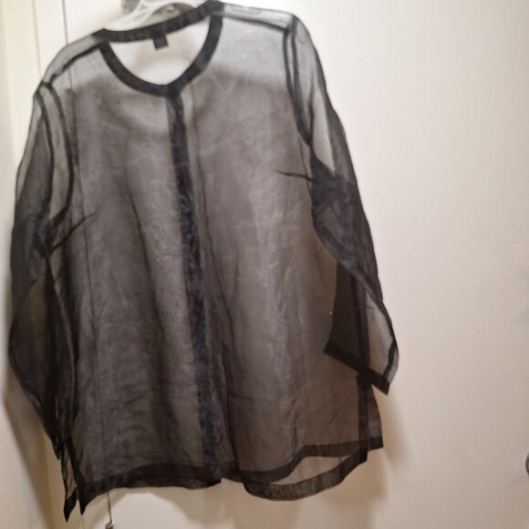 BLACK SHEAR TOP. - Picture 2 of 4